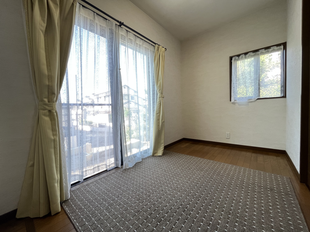 キッチン横のお部屋は陽当りも十分