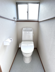 トイレも新品へ交換