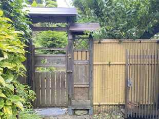 和室のお庭へはこちらから