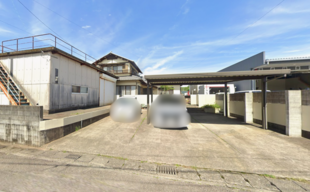 広々した倉庫と駐車場付き！