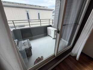 2階バルコニーは洗濯物を干すのにも、十分な広さです