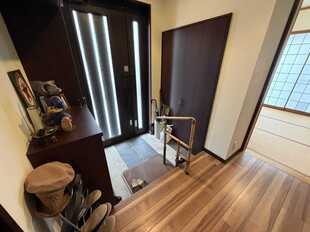 玄関横には収納スペース、お荷物が多い方も安心