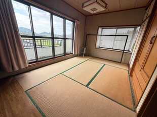 2階和室、陽当り良好です