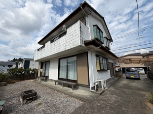 壁、屋根は経年が見られます