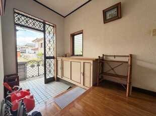 玄関は充分な広さがあります