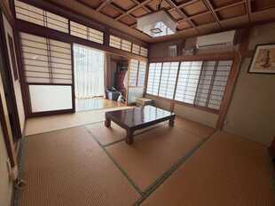 1階の和室、天井もお洒落なデザインです