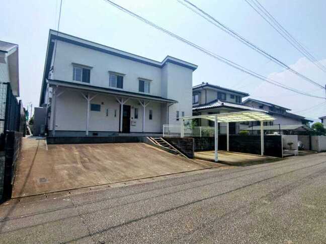 須賀崎2丁目中古住宅＼別荘地のようなご住宅／